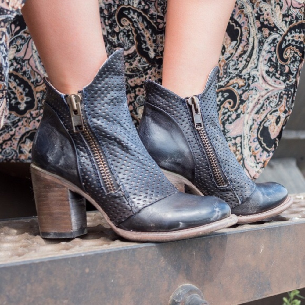 Navy Freebird by STEVEN zip leather bootie